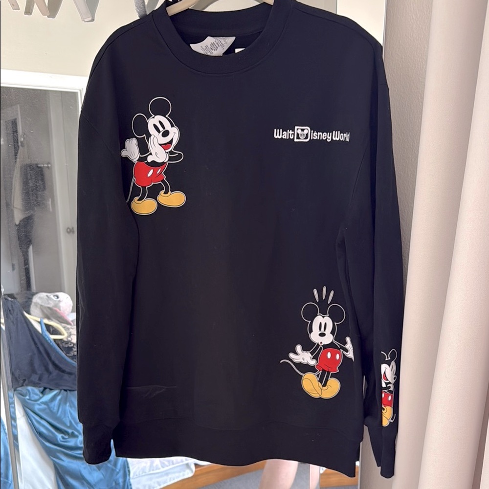 Disney | Mickey Graphic Sweatshirt | Size M
